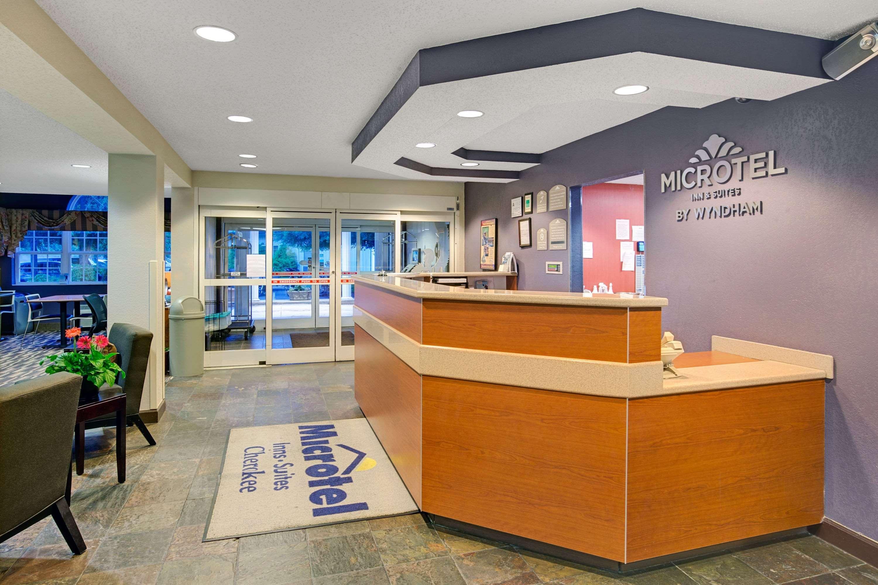 Microtel Inn & Suites By Wyndham Cherokee Kültér fotó