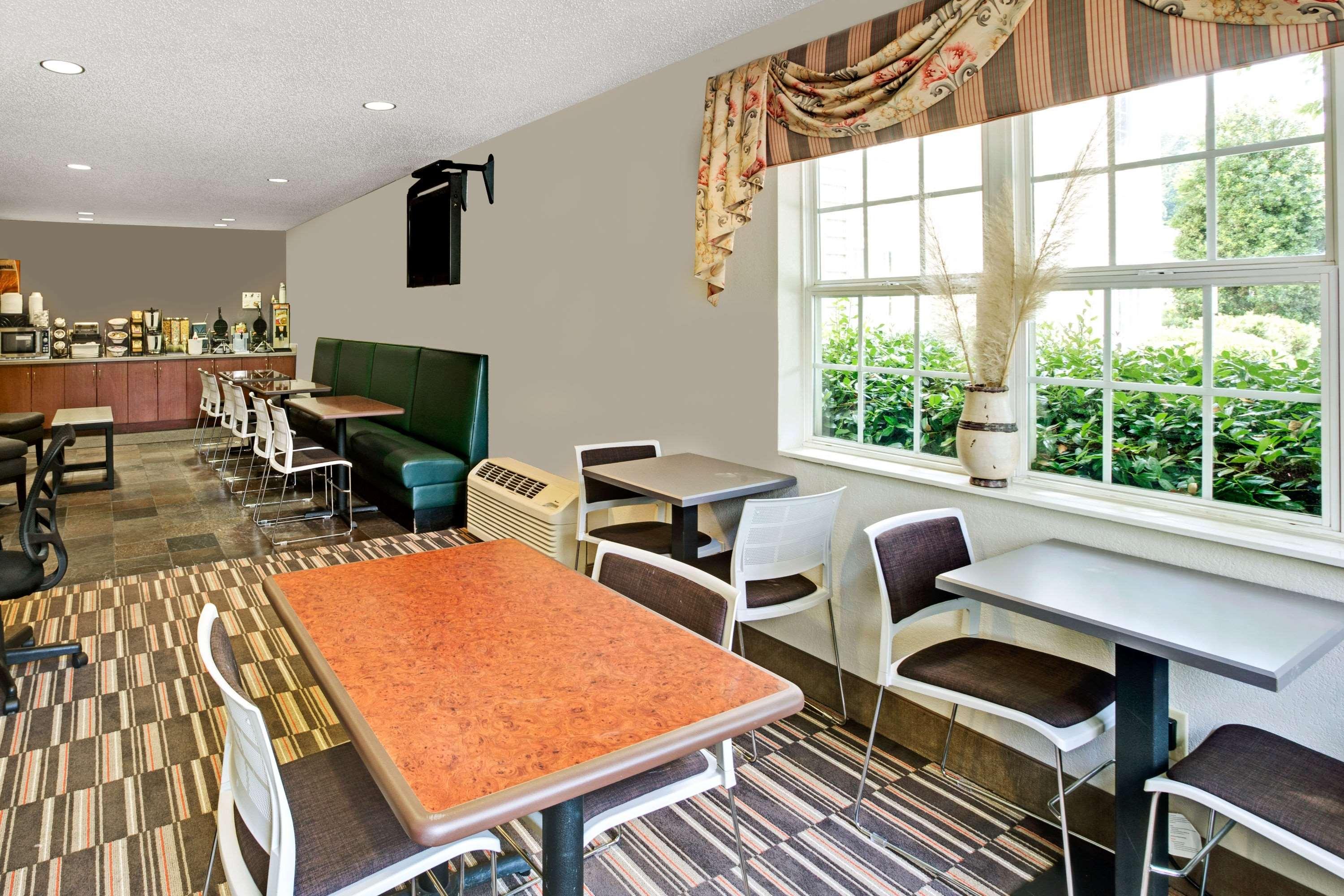 Microtel Inn & Suites By Wyndham Cherokee Kültér fotó